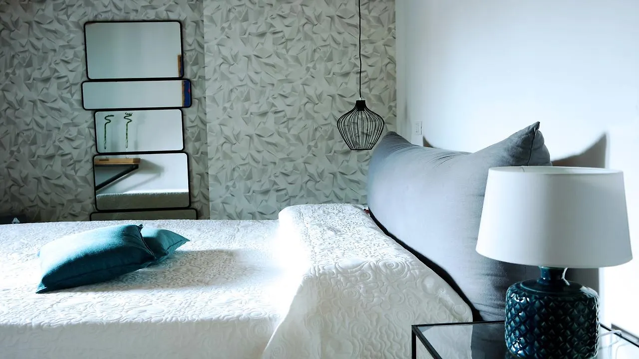 Indisparte Suites Bergamo 0*,