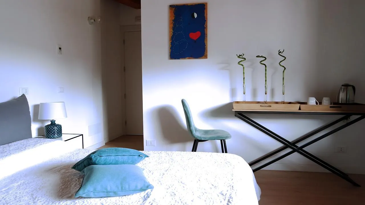 Guest house Indisparte Suites Bergamo Italy