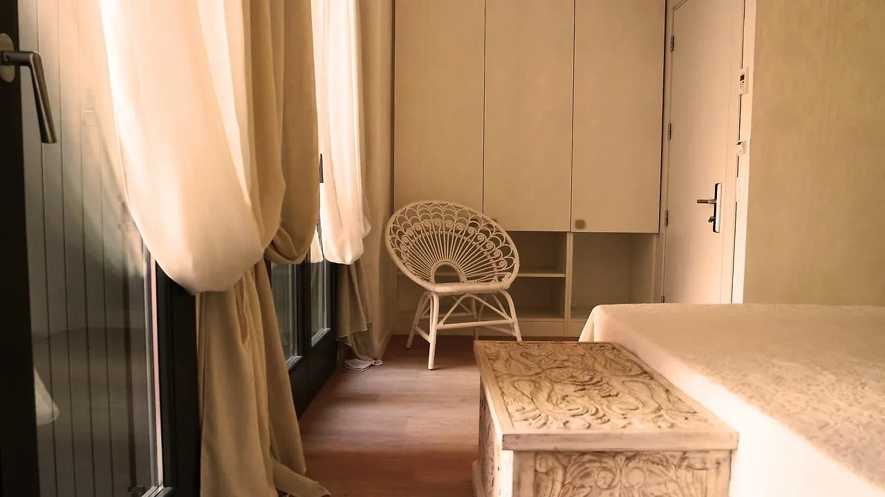Indisparte Suites Bergamo 0*,